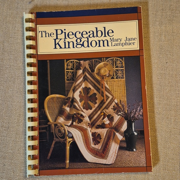 2 vintage quilting books: "Award-Winning Scrap Quilts" & "The Pieceable Kingdom" - Picture 2 of 11